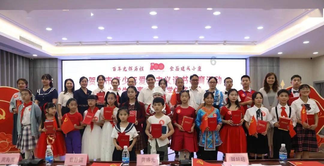 朋友的父母吵架了朋友为了保护妈妈受伤了该怎么安慰？游戏画面